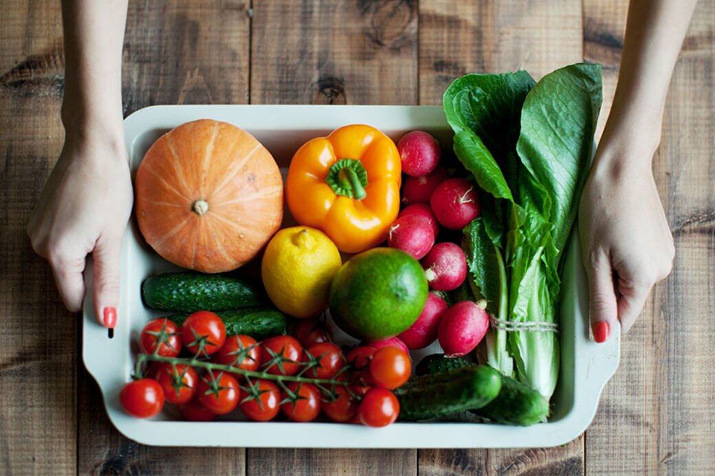 事實上，不同顏色的蔬果其營養價值皆不相同：如番茄和紅椒煮熟後，富含