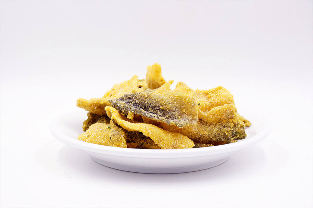 1包100克的炸魚皮已有600卡,而且炸魚皮細細件又脆口,隨時不自覺地吃 1包100克的炸魚皮已有600卡,而且炸魚皮細細件又脆口,隨時不自覺地吃