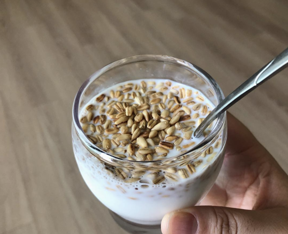 燕麥的GI值(升糖指數)為55,比白米、糙米或胚芽米為低,同時減緩腸道對碳水化合物的吸收速度,即減少葡萄糖的吸收率 燕麥的GI值(升糖指數)為55,比白米、糙米或胚芽米為低,同時減緩腸道對碳水化合物的吸收速度,即減少葡萄糖的吸收率
