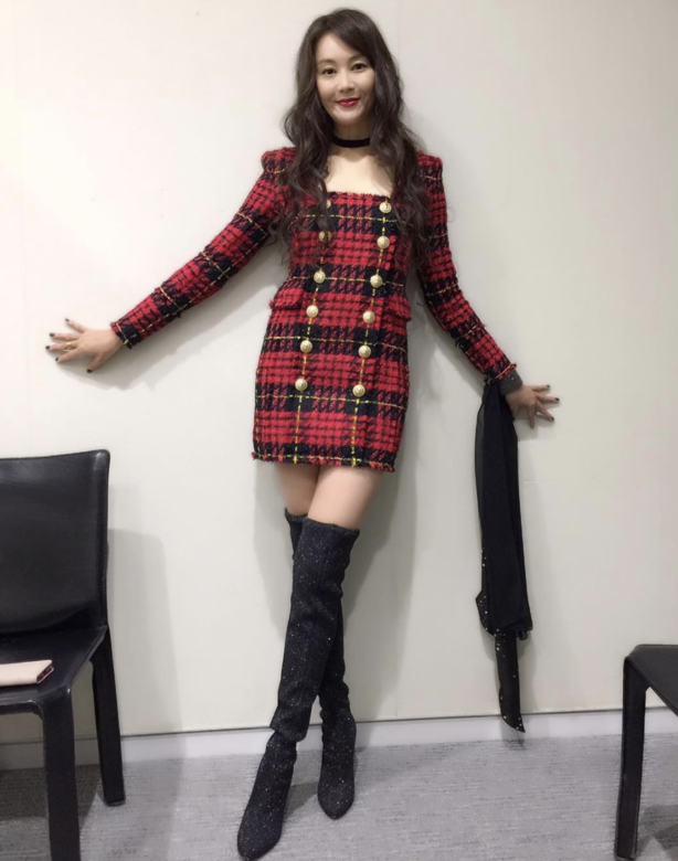 瘦腿是長期持久戰,對一眾在幕前演出的女星亦顯得重要。早前有日本媒體邀請網民票選「年過40擁有美腿女藝人 」,誰敢再說「女人四十」魅力不再? 瘦腿是長期持久戰,對一眾在幕前演出的女星亦顯得重要。早前有日本媒體邀請網民票選「年過40擁有美腿女藝人 」,誰敢再說「女人四十」魅力不再?