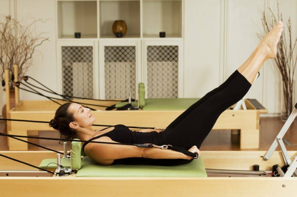 Pilates reformer機器上的專屬配件,也能提供各種身體姿勢的動作練習,如:躺姿、坐姿 Pilates reformer機器上的專屬配件,也能提供各種身體姿勢的動作練習,如:躺姿、坐姿
