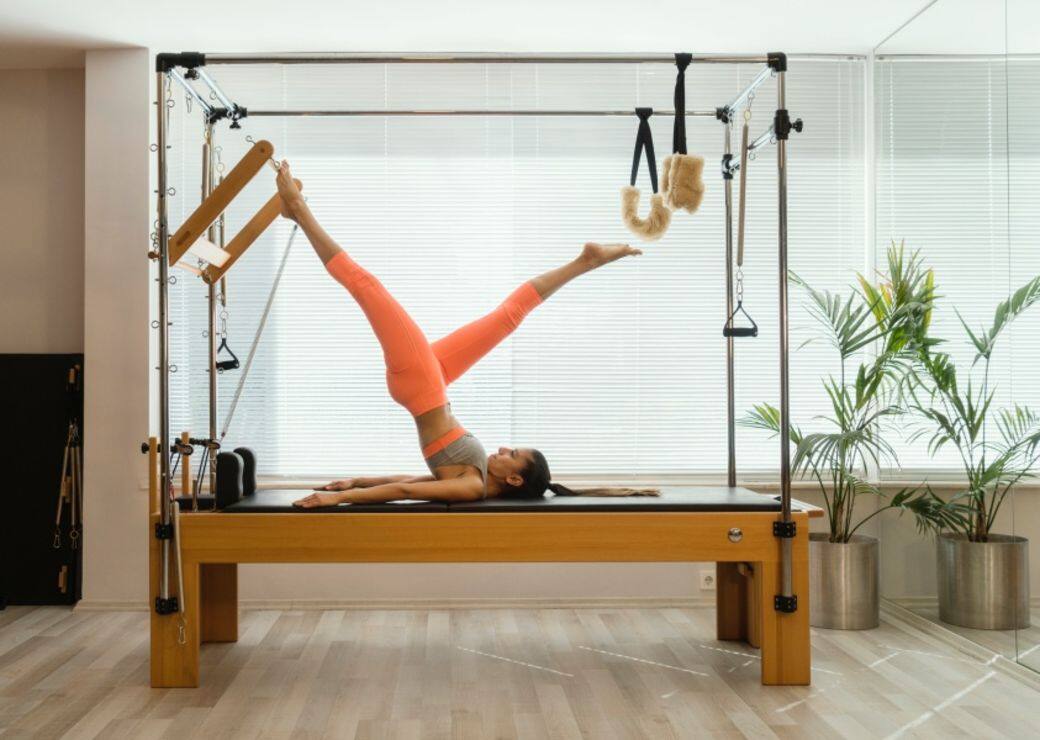 甚麼是Pilates reformer?Pilates reformer是用途較廣、可塑性較強的器械,不論是簡單的伸展至高 甚麼是Pilates reformer?Pilates reformer是用途較廣、可塑性較強的器械,不論是簡單的伸展至高