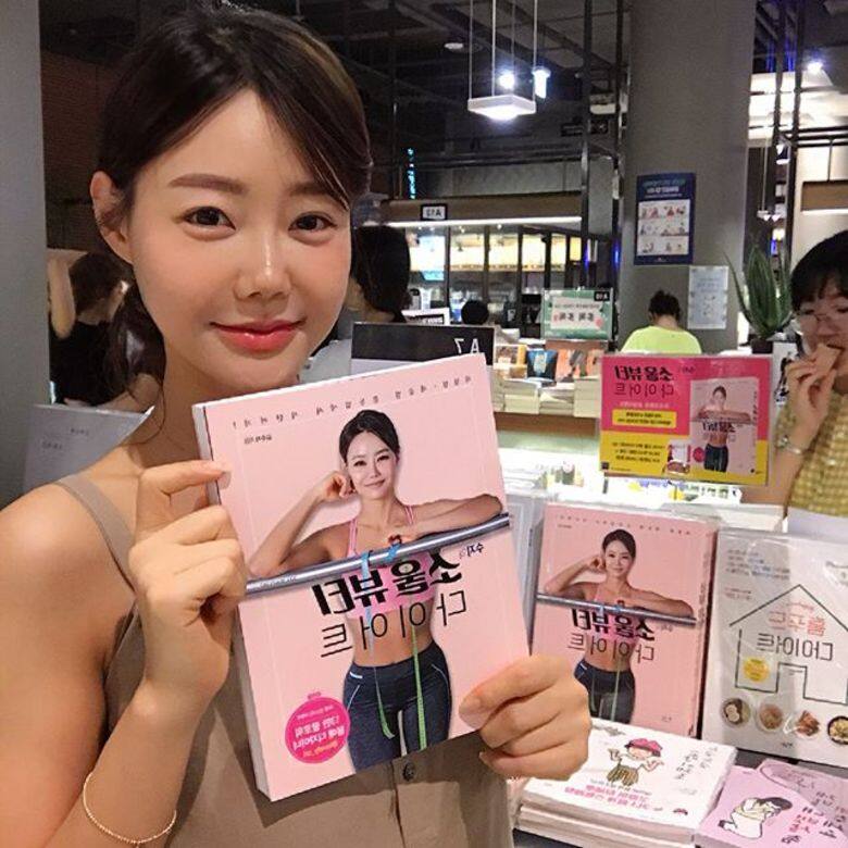 上個月,Suji 剛發佈新書,介紹自己的修身食譜和運動方法! 上個月,Suji 剛發佈新書,介紹自己的修身食譜和運動方法!