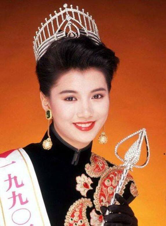 1990年香港小姐冠軍袁詠儀