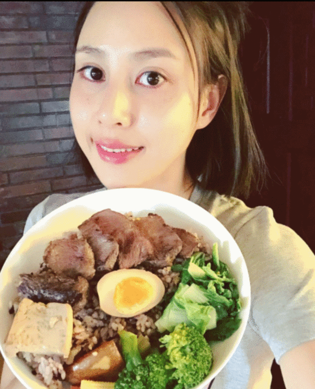 健康飲食替換法房思瑜一般都會自己下廚,只吃食物的原型,令身體攝取 健康飲食替換法房思瑜一般都會自己下廚,只吃食物的原型,令身體攝取