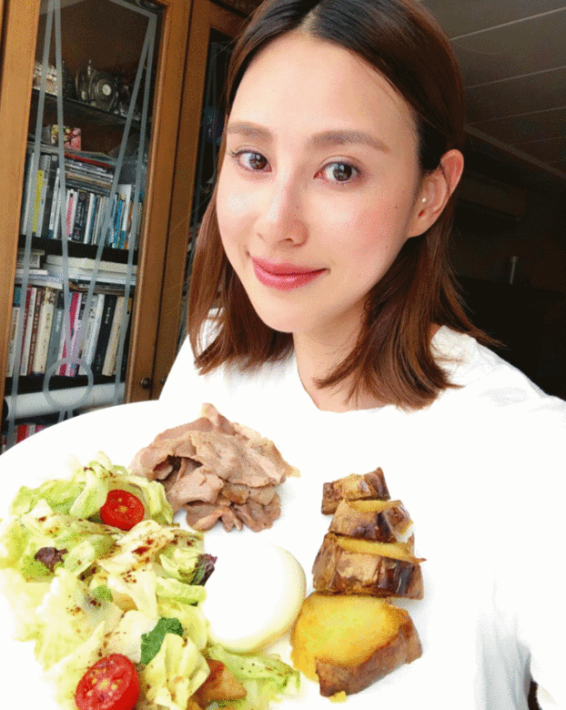 至於魚肉、雞肉會煎,加上檸檬、香料、胡椒作調味就可以,再配搭足夠的蔬菜 至於魚肉、雞肉會煎,加上檸檬、香料、胡椒作調味就可以,再配搭足夠的蔬菜