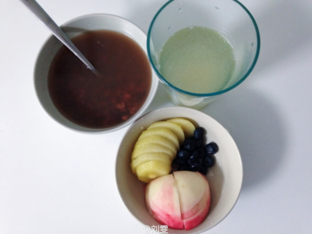 晚餐: 紅豆湯+薏仁水+水果 晚餐: 紅豆湯+薏仁水+水果