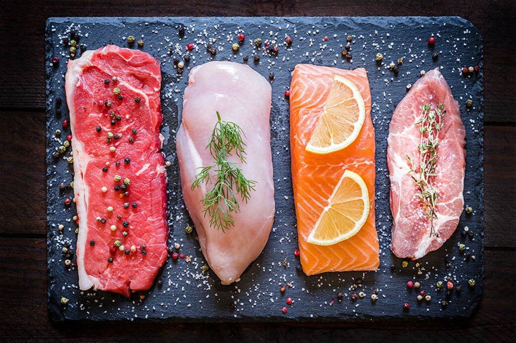 排骨、牛仔骨、雞軟骨、豬頸肉等近骨的肉類脂肪比例較高,減肥時適宜用脂 排骨、牛仔骨、雞軟骨、豬頸肉等近骨的肉類脂肪比例較高,減肥時適宜用脂