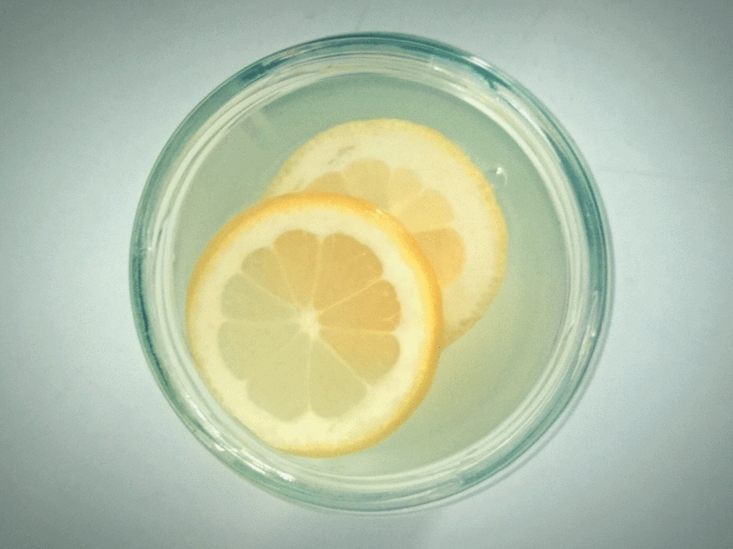 這個楓糖檸檬排毒法主要靠飲用鹽水及檸檬楓糖水，聲稱可幫助排毒及