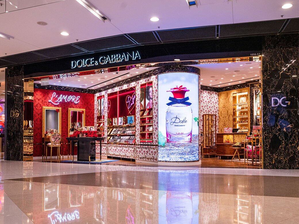 為迎接春日，Dolce&Gabbana特選四個城市的店舖佈置成玫瑰園，作為其中之一的ifc