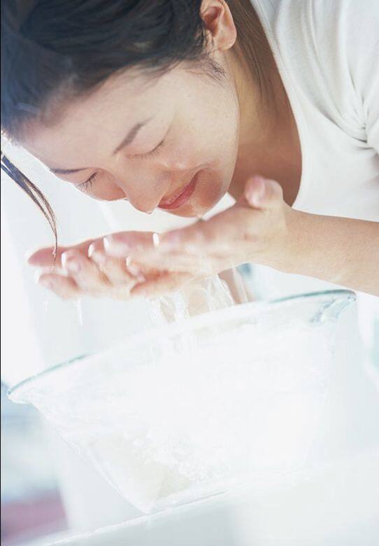 泥膜敷臉緊致線條用高嶺土或者海泥這類型的面膜敷臉,可去除臉上的 泥膜敷臉緊致線條用高嶺土或者海泥這類型的面膜敷臉,可去除臉上的