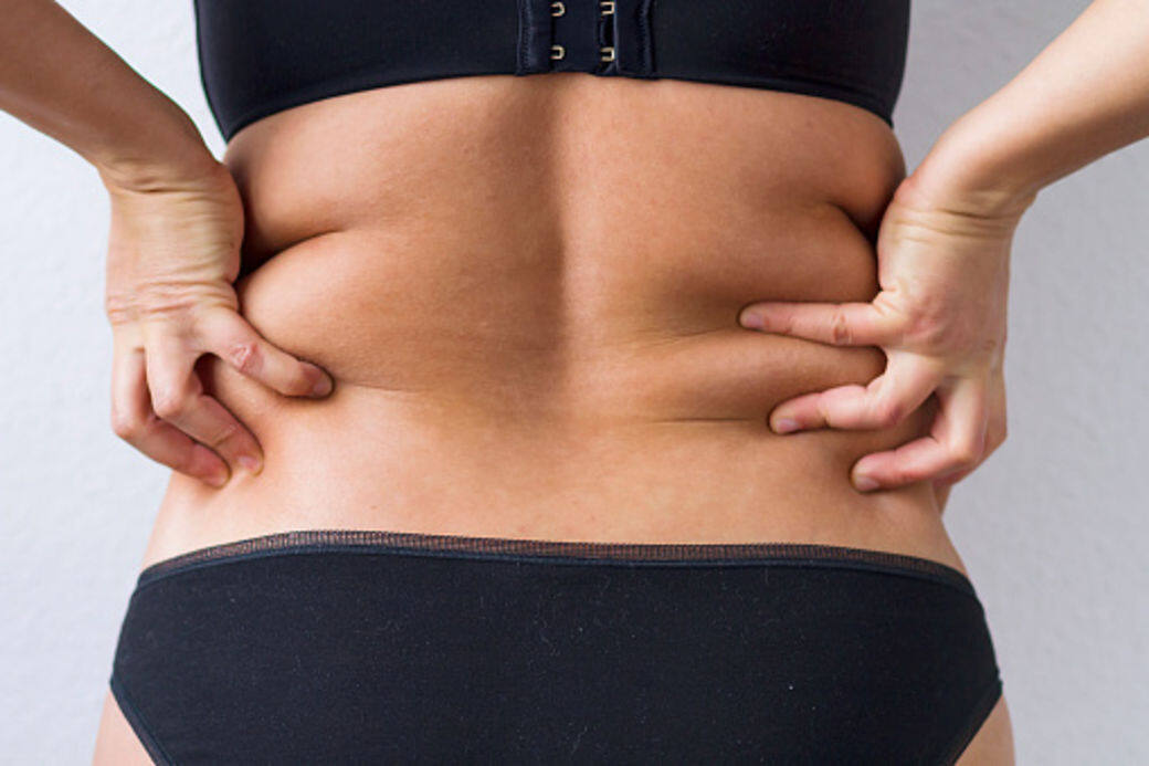 要消除臀部贅肉，重點在於蹲下時，腰的上下移動小幅度。