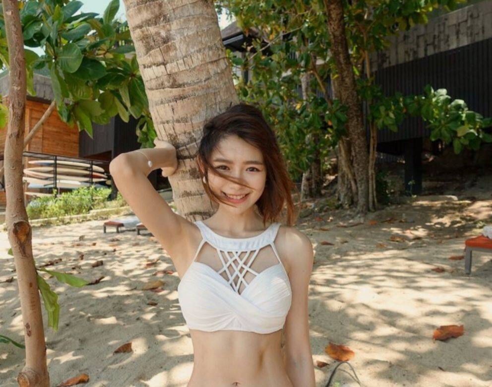 身高約160公分,體重不過 45kg,屬於嬌小類身形的Min三圍尺碼是34E、22、34 身高約160公分,體重不過 45kg,屬於嬌小類身形的Min三圍尺碼是34E、22、34