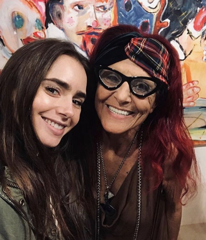其實年31歲的Lily Collins,早已因為她的濃眉大眼的甜美外表,一直被封現代版 其實年31歲的Lily Collins,早已因為她的濃眉大眼的甜美外表,一直被封現代版