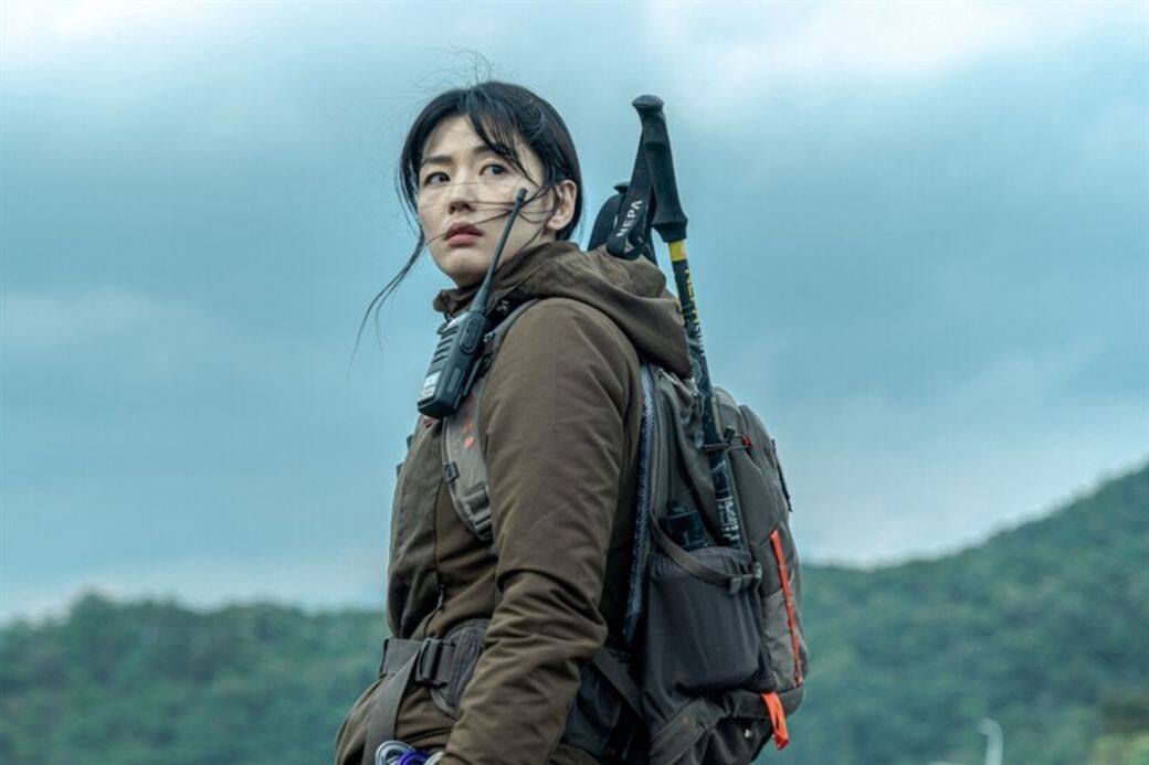 由全智賢主演的韓劇《智異山》將於10月23日迎來首播,劇集未播出經已引 由全智賢主演的韓劇《智異山》將於10月23日迎來首播,劇集未播出經已引