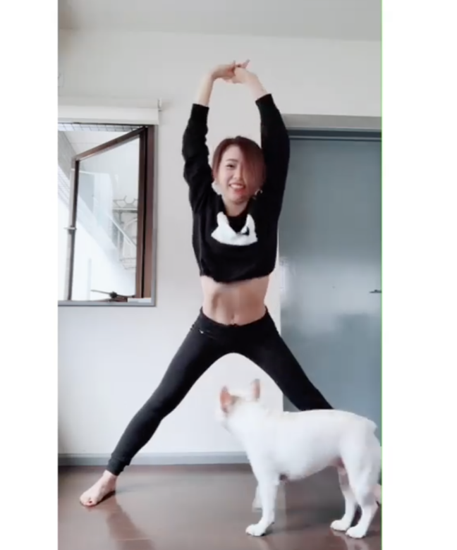 日本護士Ayaka不但成為瘦身界的YouTuber,她在期間成功減重8kg,體脂率由28%減 日本護士Ayaka不但成為瘦身界的YouTuber,她在期間成功減重8kg,體脂率由28%減