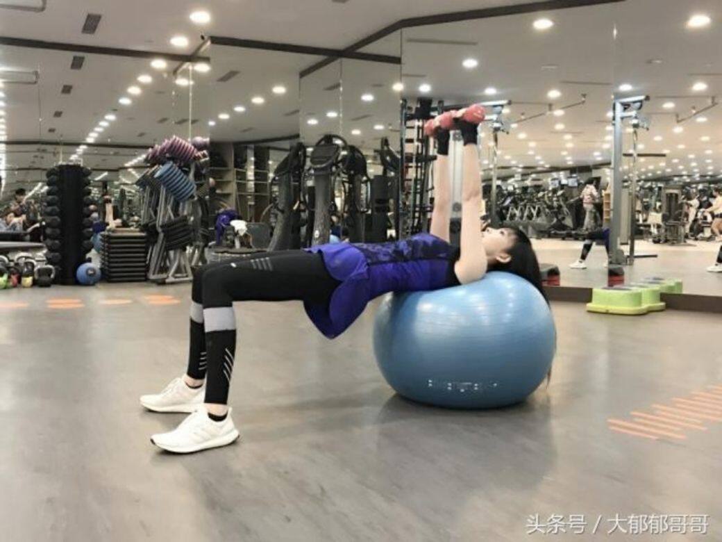 而且更愛跑步,每次跑40分鐘或以上。Vivian也愛網球,當然還有她最愛的桌球。 而且更愛跑步,每次跑40分鐘或以上。Vivian也愛網球,當然還有她最愛的桌球。
