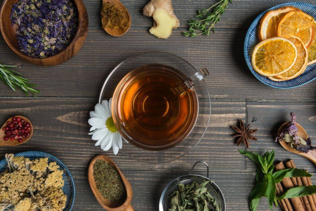 花茶大致可分作兩大類:第一類是含茶葉的花茶,含有咖啡因,有提神作用 花茶大致可分作兩大類:第一類是含茶葉的花茶,含有咖啡因,有提神作用