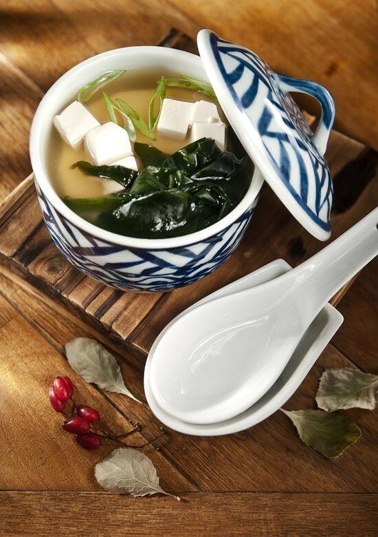 發酵食物如酸黃瓜、德國酸菜或泡菜等,也被視為能防止頭髮提早變白。 發酵食物如酸黃瓜、德國酸菜或泡菜等,也被視為能防止頭髮提早變白。