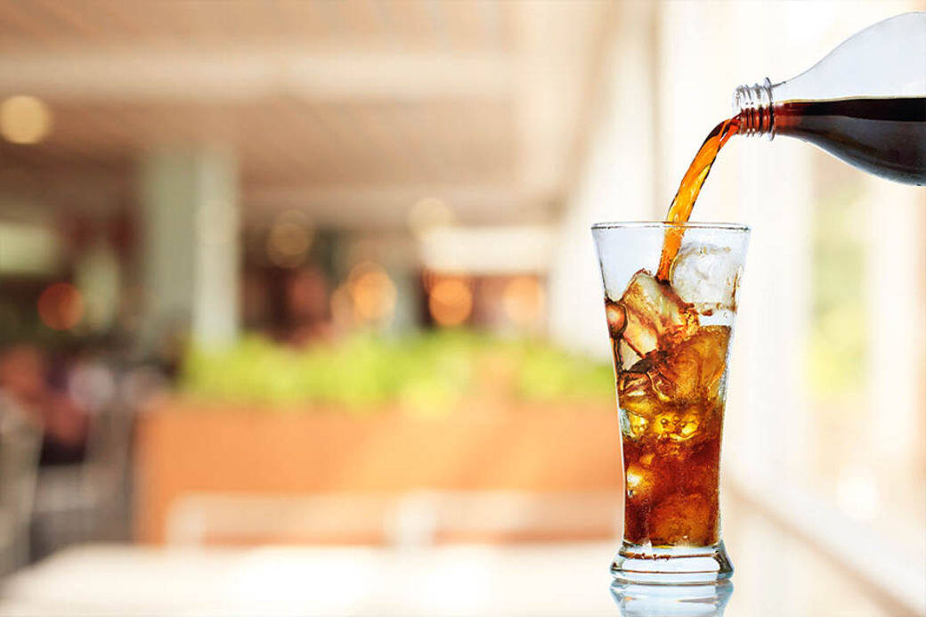 不少人也是「汽水迷」,然而在月經期間最好少飲為妙,以免引發經痛。由於汽 不少人也是「汽水迷」,然而在月經期間最好少飲為妙,以免引發經痛。由於汽