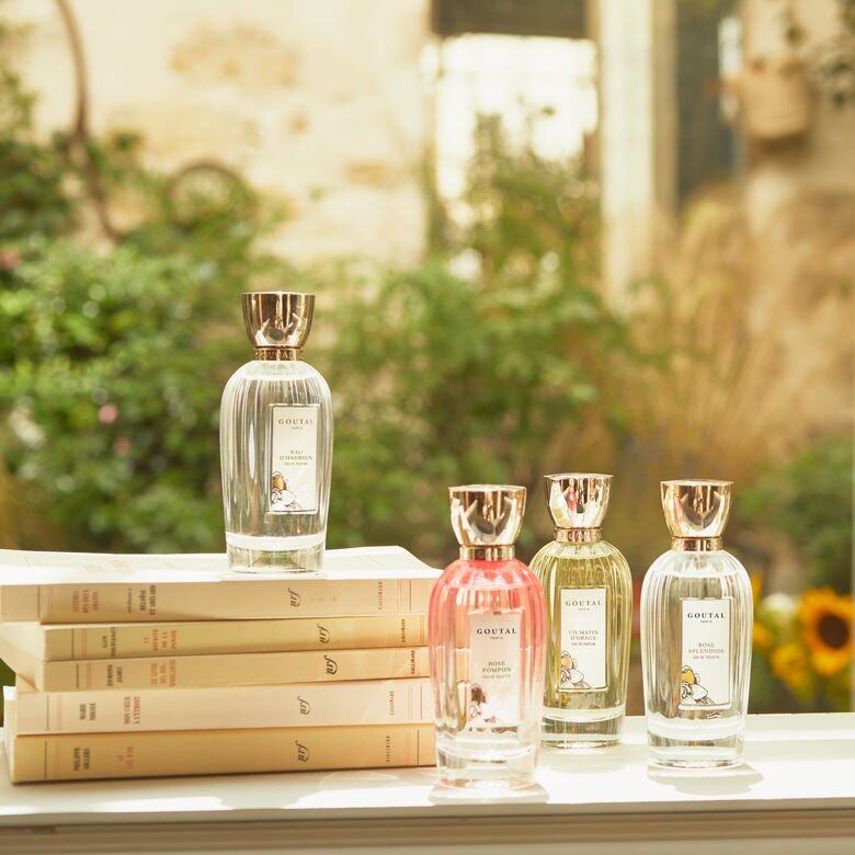 旗艦店內陳列品牌三款標誌性香氣:Petite Chérie、Rose Pompon及Tenue de Soirée,見證小女孩 旗艦店內陳列品牌三款標誌性香氣:Petite Chérie、Rose Pompon及Tenue de Soirée,見證小女孩