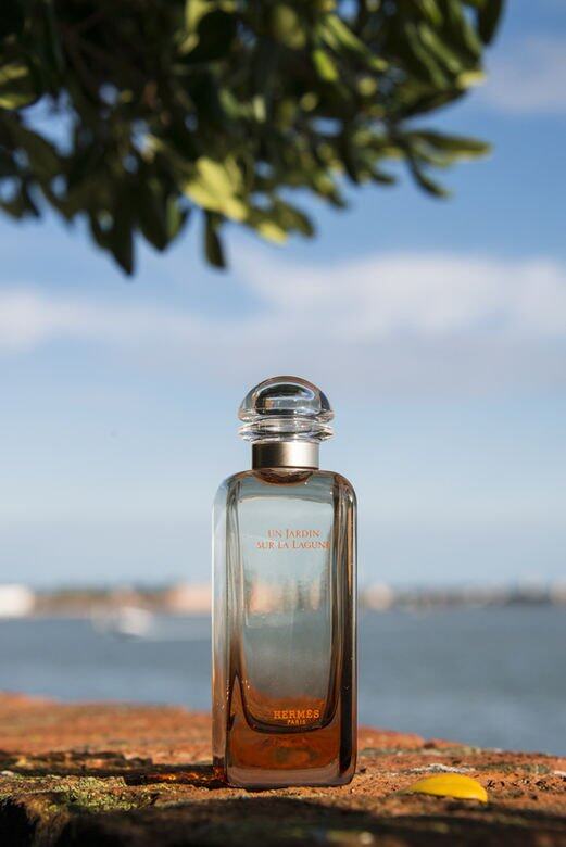 Christine Nagel 作為首位被Hermès 委任的女性調香師,在創作Un Jardin sur la Lagune 香水前苦思 Christine Nagel 作為首位被Hermès 委任的女性調香師,在創作Un Jardin sur la Lagune 香水前苦思