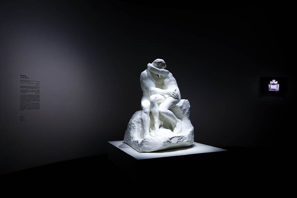 瑞士藝術家特別為是次展覽創作的藝術品《The Kiss》，參觀者可以隨意拿出一