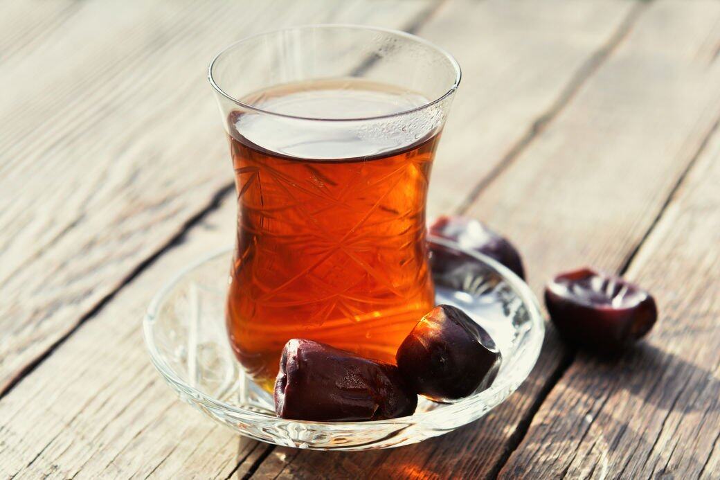 蓮子黑棗有健脾益氣、固精安神的功效,平日可當茶飲,但若胃脹者則不宜 蓮子黑棗有健脾益氣、固精安神的功效,平日可當茶飲,但若胃脹者則不宜