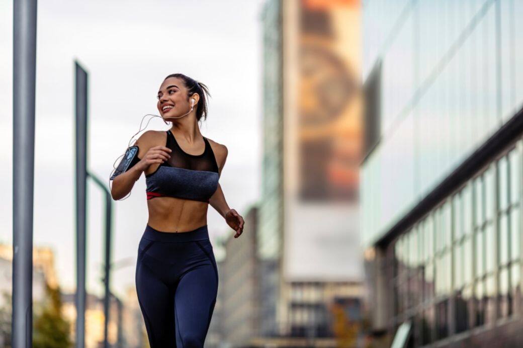 首先慢跑時間至少長達60分鐘。每次慢跑時間約60-90分鐘有助抑制食慾