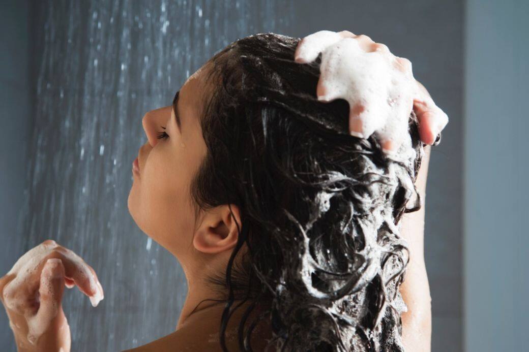 但對於一些迫不得已不能洗頭的人如產後坐月而言，Dry Shampoo就可發揮最大
