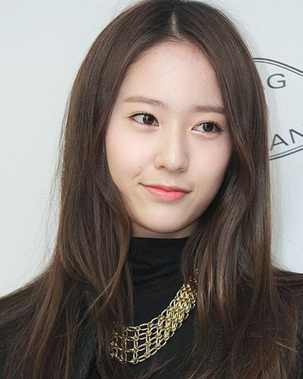 方形臉和長形臉的女生亦不宜選擇中分髮型,因為會令其他人的視線更 方形臉和長形臉的女生亦不宜選擇中分髮型,因為會令其他人的視線更