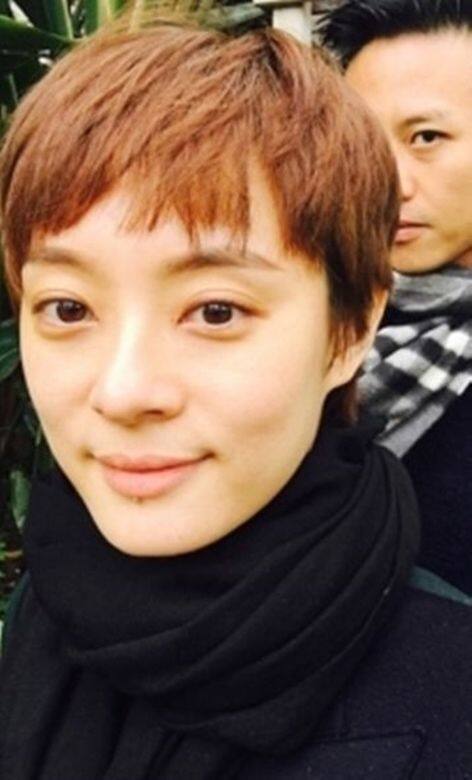 剪了不規則瀏海可以令臉型更立體,感覺俐落可愛。但除了臉部較寬的女 剪了不規則瀏海可以令臉型更立體,感覺俐落可愛。但除了臉部較寬的女