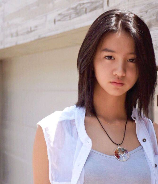 木村光希的中長度直髮髮型看似普通,事實上這樣及肩的長度容易翹起 木村光希的中長度直髮髮型看似普通,事實上這樣及肩的長度容易翹起