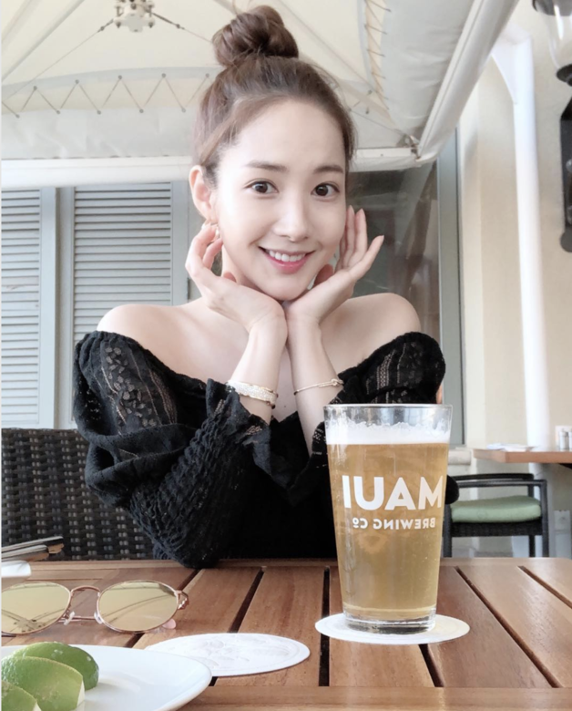 韓劇《她的私生活》中朴敏英的反折包髮型超有氣質! 但渡假感的高丸子髮 韓劇《她的私生活》中朴敏英的反折包髮型超有氣質! 但渡假感的高丸子髮