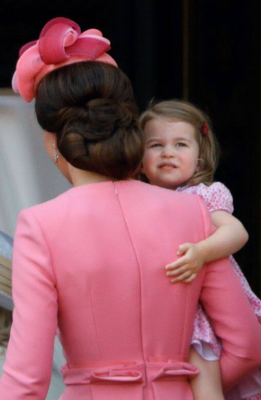 夏綠特公主在女王慶生儀式上，她在白金漢宮陽台上的興致勃勃的模樣