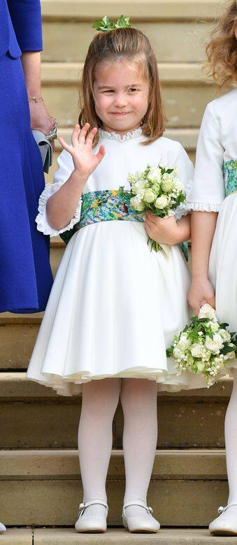 在哈里王子和威廉王子的堂妹尤金妮公主（Princess Eugenie）婚禮上，夏綠特公主擔任