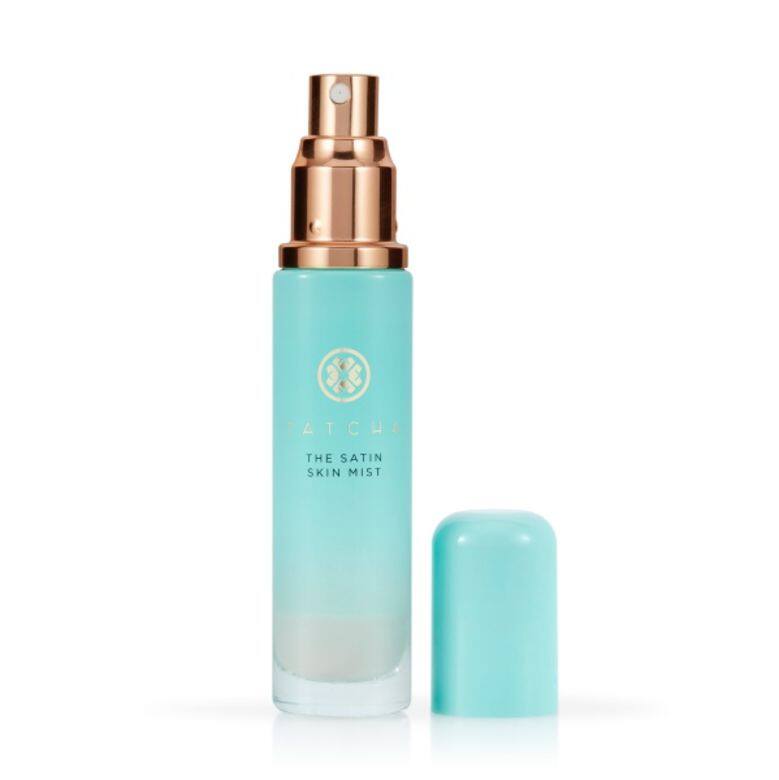 緞面平衡美肌噴霧($460 Tatcha)成分中加入沖繩天然泥,以超微細霧狀質地保持 緞面平衡美肌噴霧($460 Tatcha)成分中加入沖繩天然泥,以超微細霧狀質地保持
