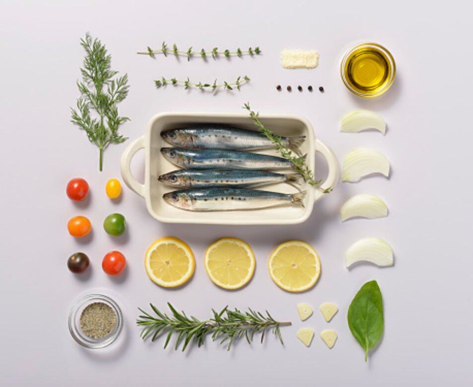 「養顏」食物推介8:沙丁魚研究證明攝取omega-3,有助延遲腦部老化。沙丁魚的 「養顏」食物推介8:沙丁魚研究證明攝取omega-3,有助延遲腦部老化。沙丁魚的