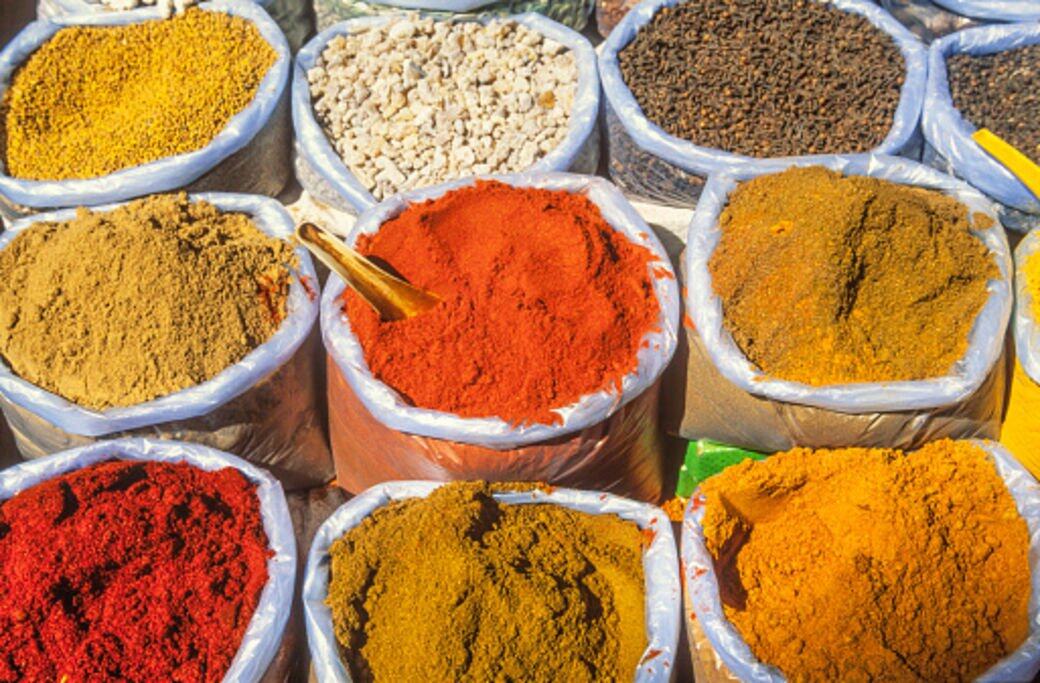 「養顏」食物推介3：咖哩粉咖哩粉幾乎是隨手可得的「養顏」食物。咖哩在印度
