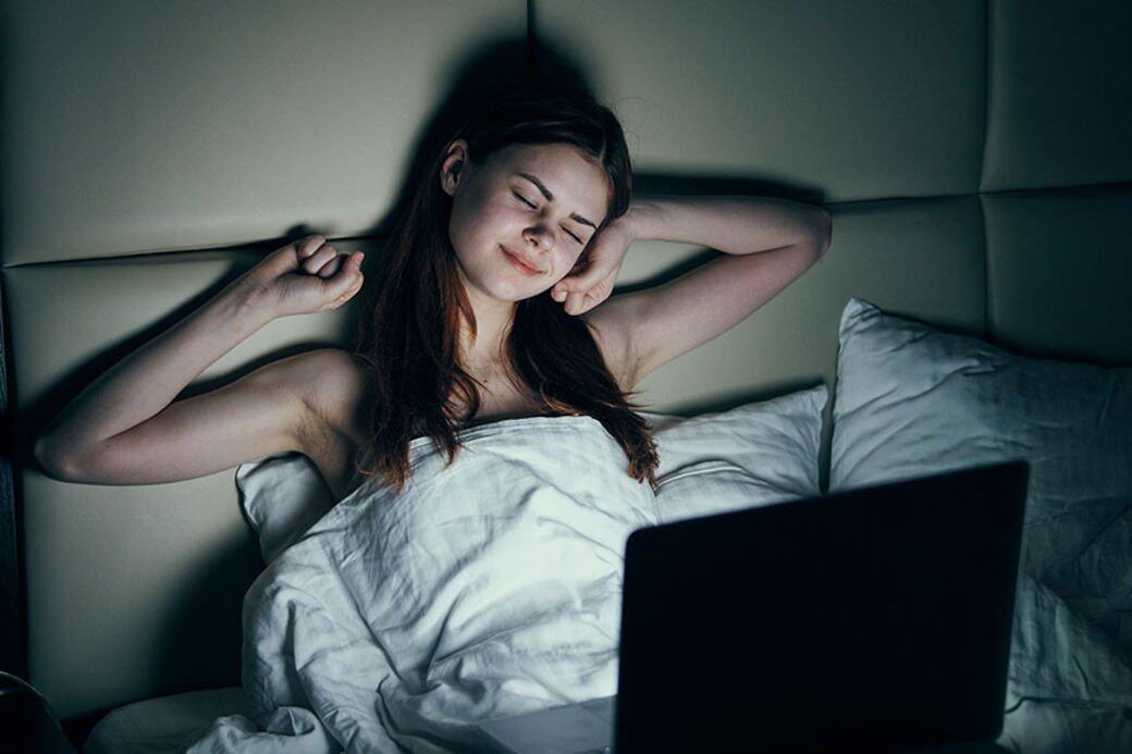 還有一些人睡前喜歡看書、看電視、聽音樂,直至自己覺得疲累,然後便快快 還有一些人睡前喜歡看書、看電視、聽音樂,直至自己覺得疲累,然後便快快