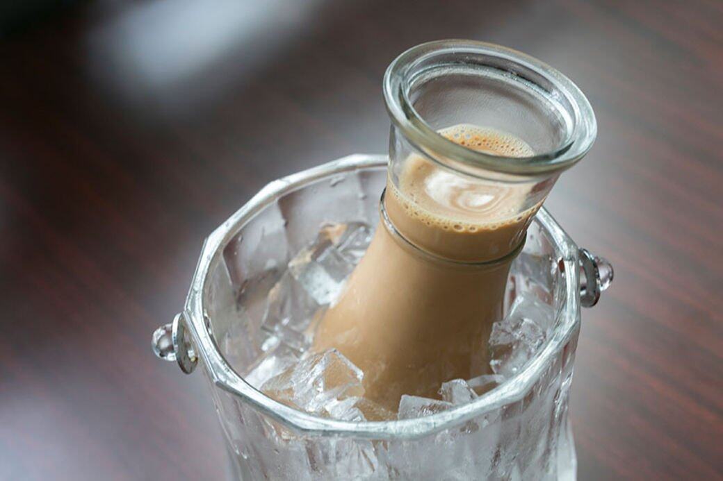 1. 少奶香港人一般會選擇奶茶、咖啡,甚至是「茶走」(即奶茶不加淡奶不加糖 1. 少奶香港人一般會選擇奶茶、咖啡,甚至是「茶走」(即奶茶不加淡奶不加糖