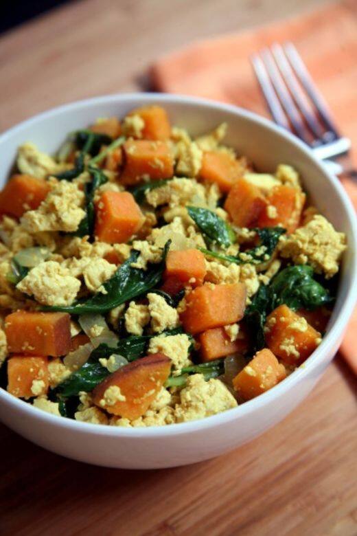 8.豆腐羽衣甘藍撈蕃薯 Tofu Scramble With Kale and Sweet Potatoes材料:甜蕃薯碎適量、油菜油1茶 8.豆腐羽衣甘藍撈蕃薯 Tofu Scramble With Kale and Sweet Potatoes材料:甜蕃薯碎適量、油菜油1茶