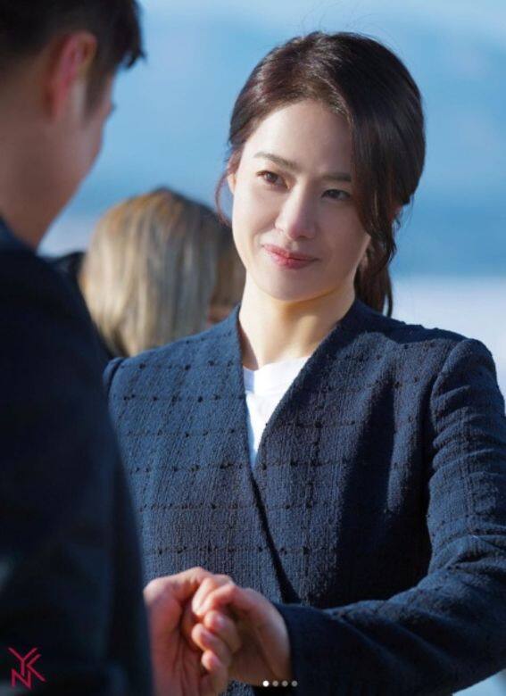 金賢珠(Kim Hyun-joo)擁有凍齡的神級美貌,她在2021年在King Choice「最美女演員」中獲得 金賢珠(Kim Hyun-joo)擁有凍齡的神級美貌,她在2021年在King Choice「最美女演員」中獲得