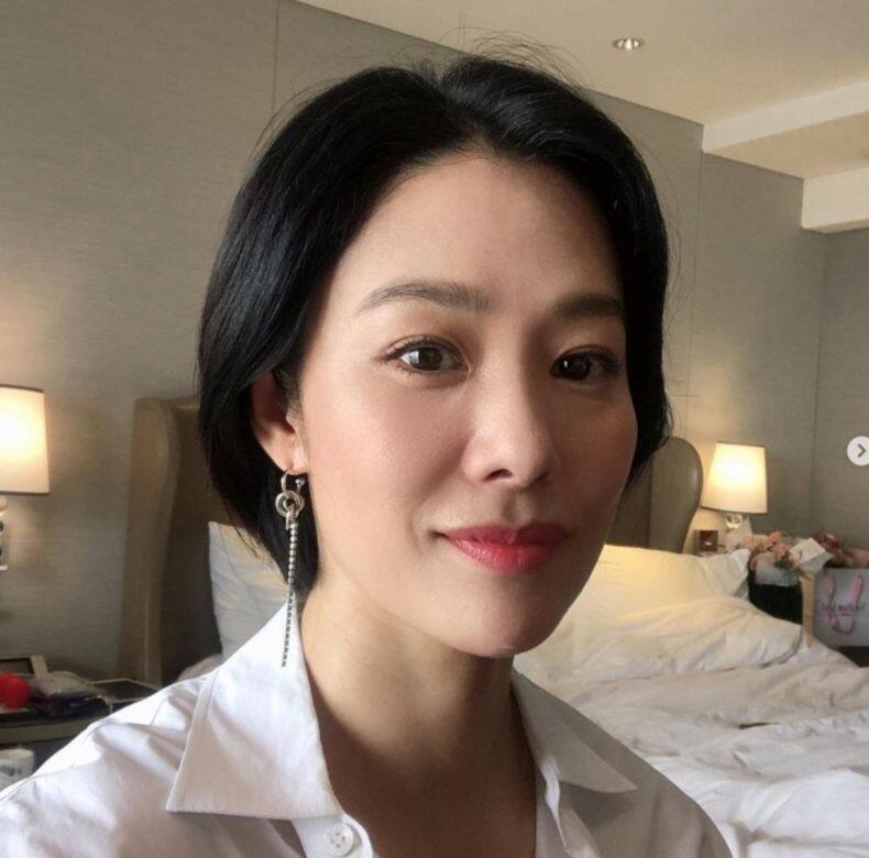 金賢珠為了讓肌膚毛孔更緊緻,清潔時她會選擇弱酸性肥皂仔細搓洗20 金賢珠為了讓肌膚毛孔更緊緻,清潔時她會選擇弱酸性肥皂仔細搓洗20