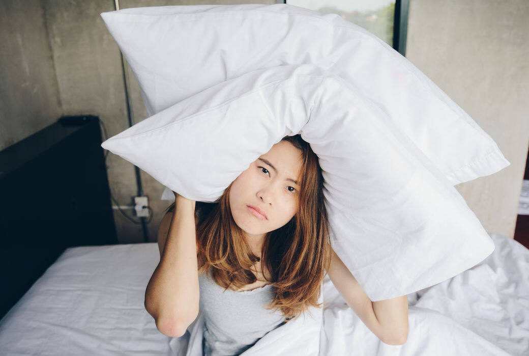 立即回家檢查你的枕頭高度要是合適，過高或過底的枕頭會增加頸部負