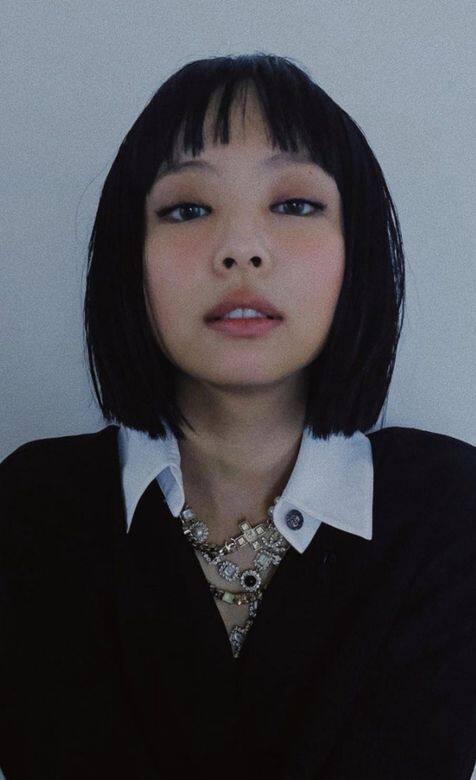 甜美的Jennie 也可以利用唇膏顏色變成性感型格造型。 甜美的Jennie 也可以利用唇膏顏色變成性感型格造型。