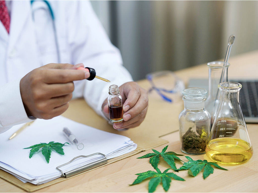 敏感肌應選用以天然成分為主的清潔產品,如性質溫和的深層清潔粉紅 敏感肌應選用以天然成分為主的清潔產品,如性質溫和的深層清潔粉紅