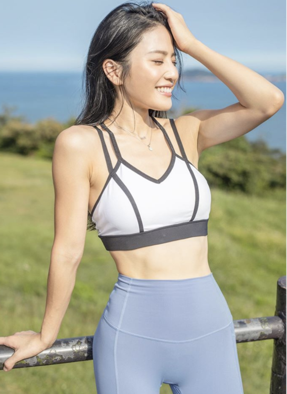 Yoga老師 Coffee也是運動份子,體態當然完美。 Yoga老師 Coffee也是運動份子,體態當然完美。