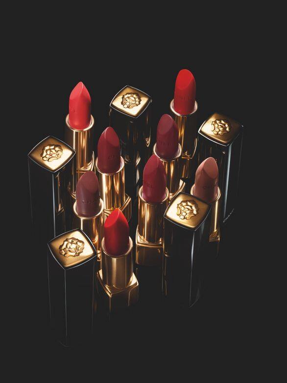 限量版Rouge Allure Velvet LE LION DE CHANEL 啞緻柔滑唇膏系列以外,CHANEL red 的紅唇選擇還有很 限量版Rouge Allure Velvet LE LION DE CHANEL 啞緻柔滑唇膏系列以外,CHANEL red 的紅唇選擇還有很