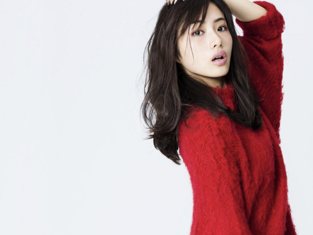 被譽為日本國民女神的石原里美,翻回她多年前的照片,發覺她曾經是包 被譽為日本國民女神的石原里美,翻回她多年前的照片,發覺她曾經是包